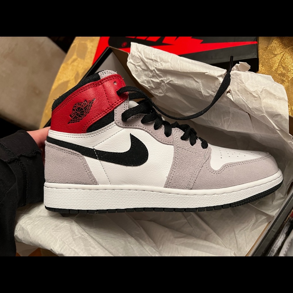 Air Jordan 1 Smoke Grey 7Y or W8-8.5